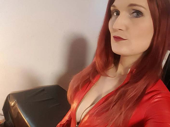 Fetisch Queen vor der Cam