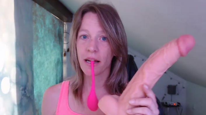 blueeye_girl auf cam4 mit dildo